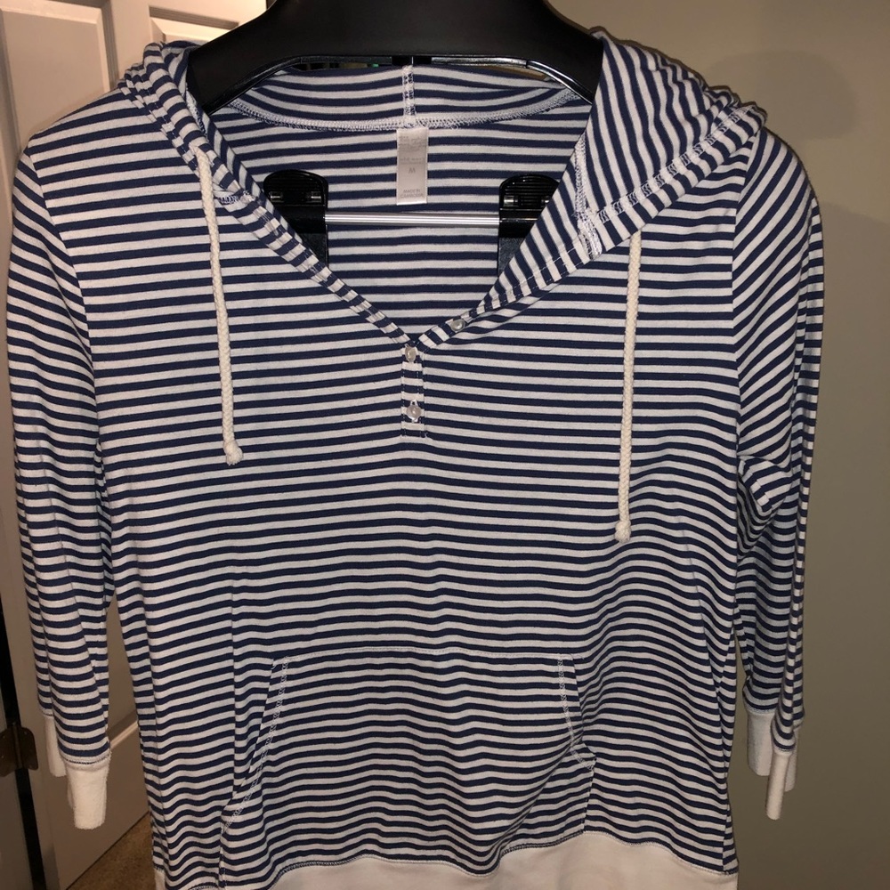 Blue and white light sweater with hood